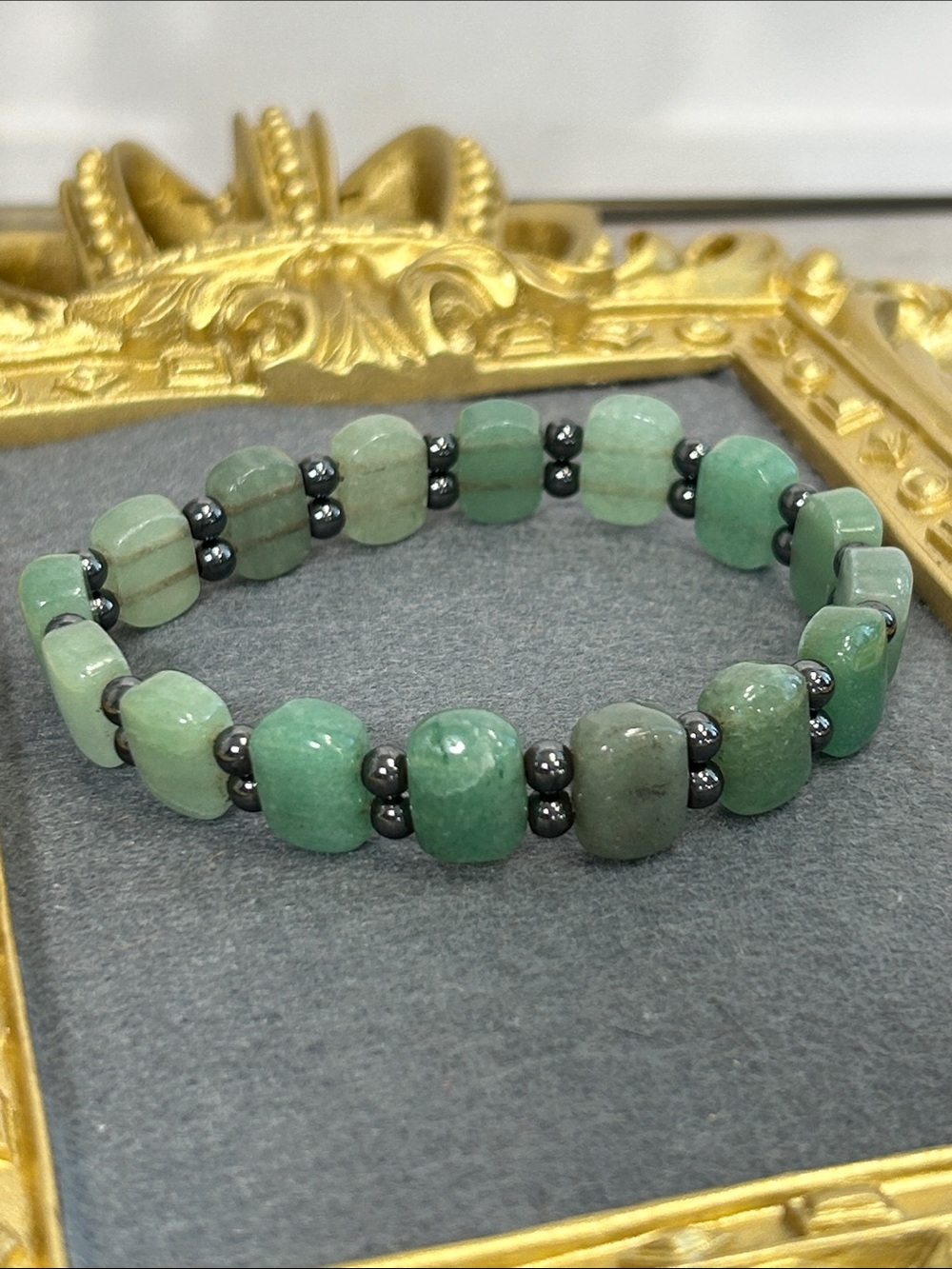 Green Aventurine Stretch Bracelet with Hematite Accents - Unbranded - Picture 2 of 6